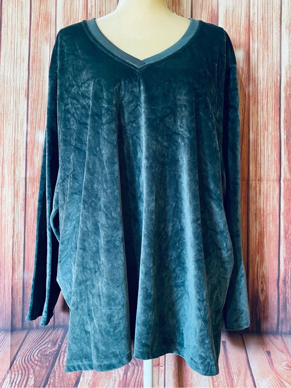 Women’s 2X Petite Sweater Roaman’s Gray-Silver Velour V Neck Soft Medium Weight